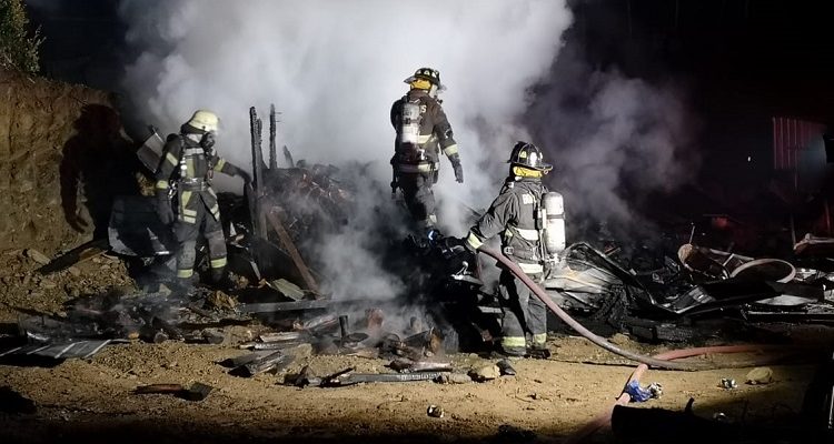 incendio-deja-un-hombre-fallecido-y-una-vivienda-destruida-en-zona-costera-de-valdivia-750x400.jpg