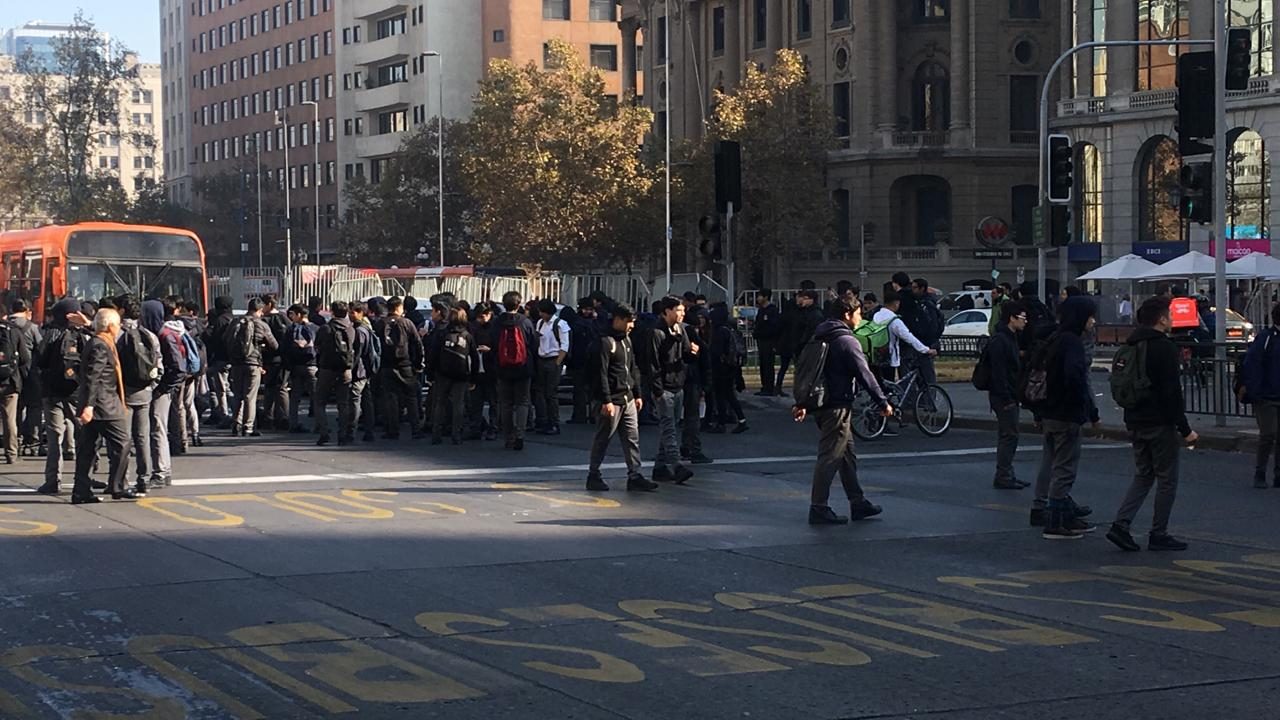 Encapuchados en el Instituto Nacional