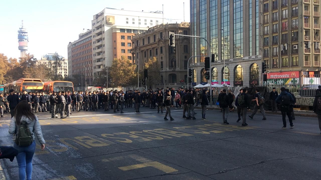 Encapuchados en el Instituto Nacional