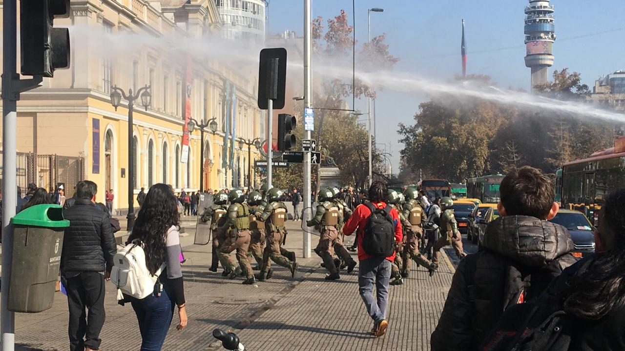 Encapuchados en el Instituto Nacional