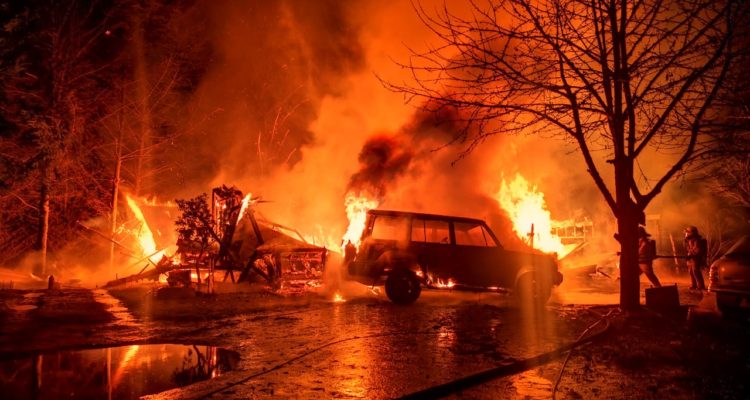 dos-personas-lesionadas-y-una-casa-completamente-destruida-deja-incendio-en-los-lagos-750x400.jpeg