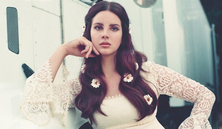 Lana Del Rey debuta en la portada de Vogue con oscuro estilo: sacó