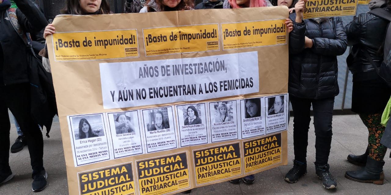 Manifestación en Santiago afuera de la Fiscalía Nacional