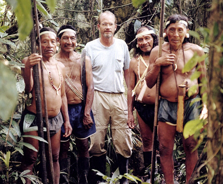 Steve Saint, hijo de Neite Saint, con un grupo de nativos en los 80 | Pittsburgh Post-Gazette