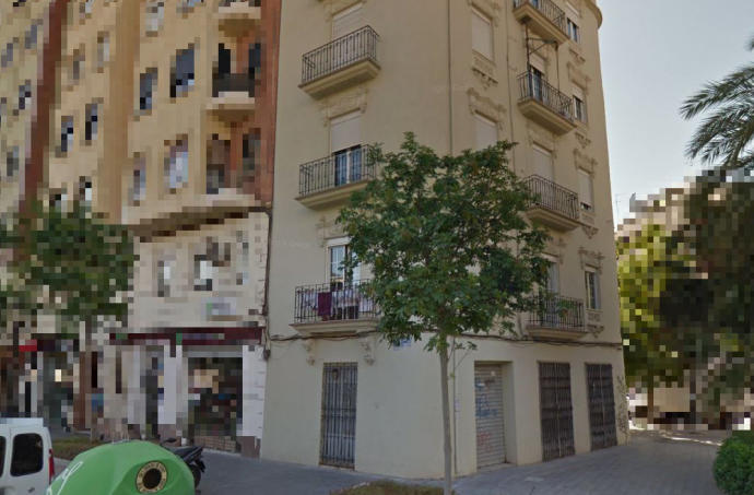 Edificio donde viven las jóvenes | La Vanguardia