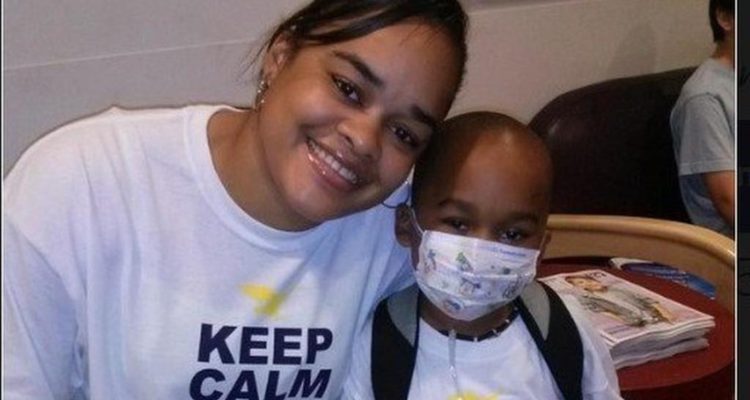 Kaylene Bowen-Wright y su hijo | Facebook