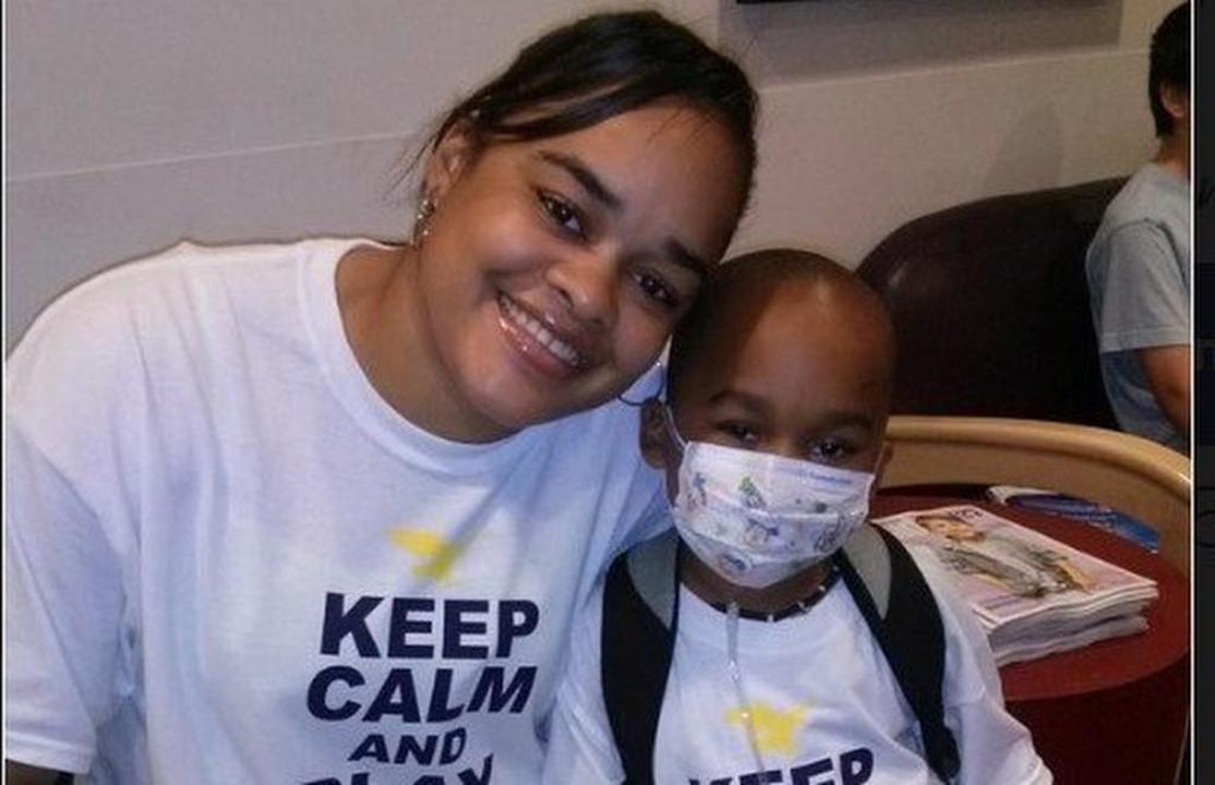 Kaylene Bowen-Wright y su hijo | Facebook
