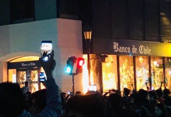 Alejandra Marchant .
@Alejamarchant
