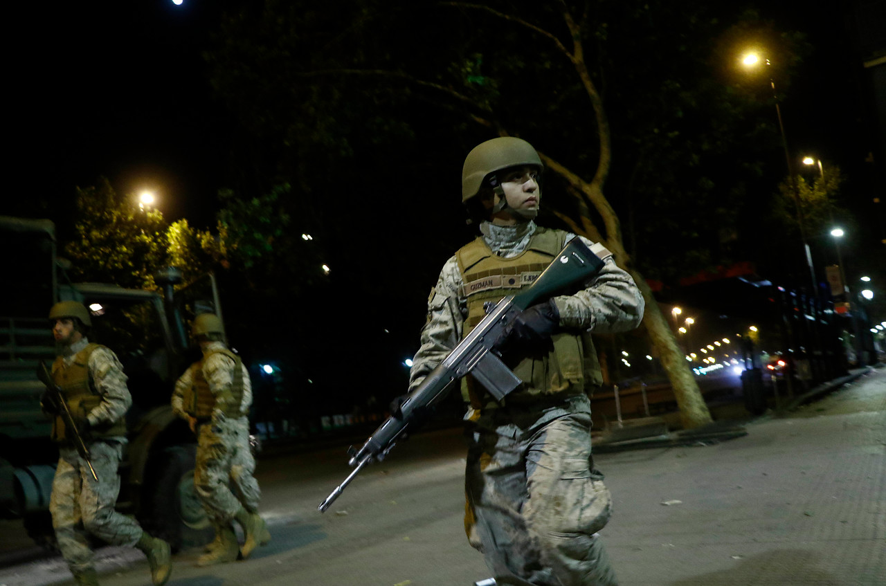 Militares patrullando Santiago | Mario Dávila | AgenciaUNO