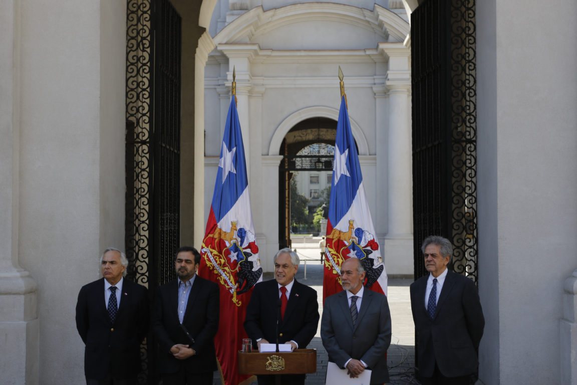 From left to right: Chadwick, Quintana, Piñera, Flores and Britoo. Sebastián Beltrán Gaete | Agencia UNO