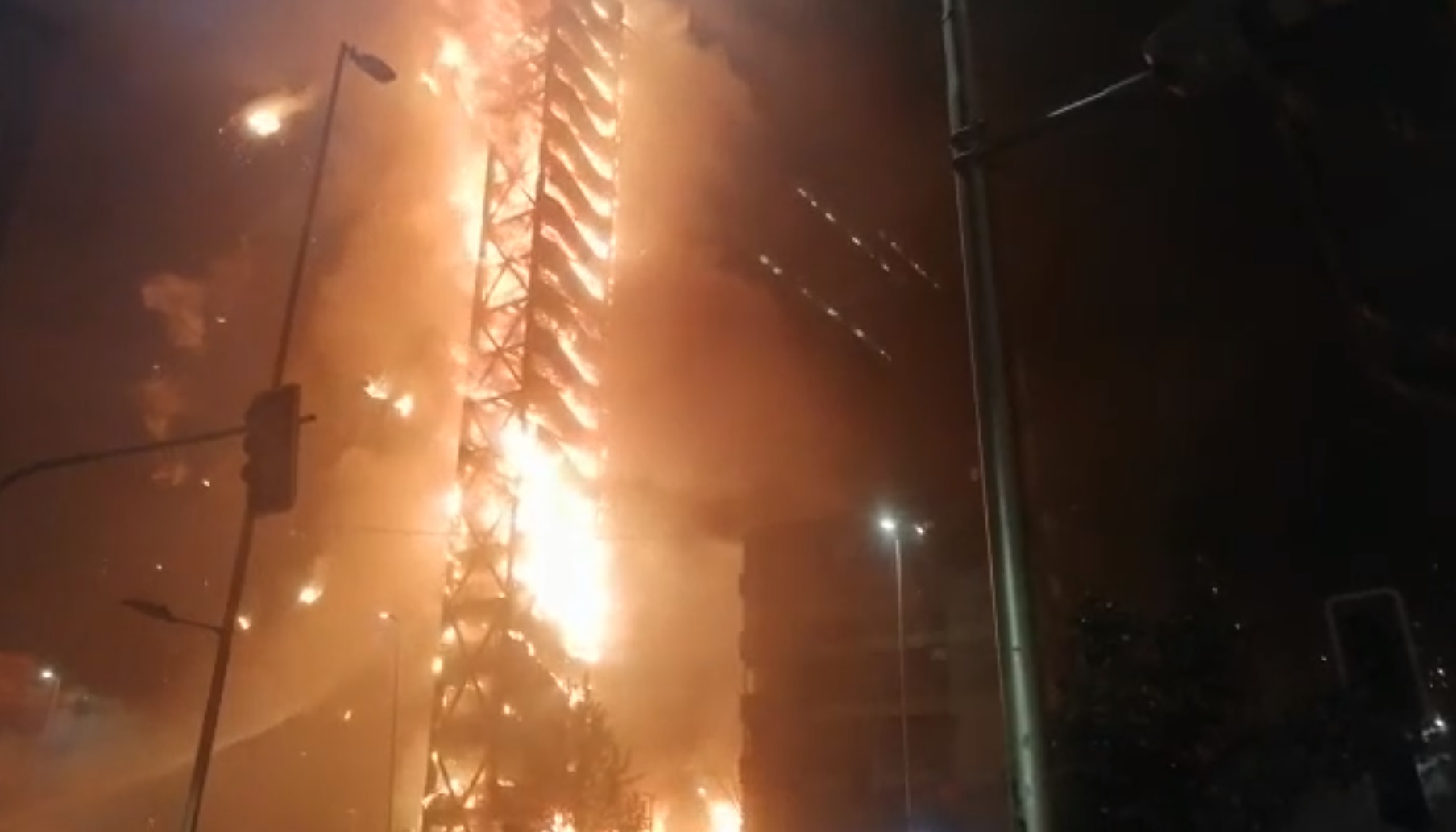 incendio-descomunal-afecta-edificio-de-enel-en-el-centro-de-santiago.jpg