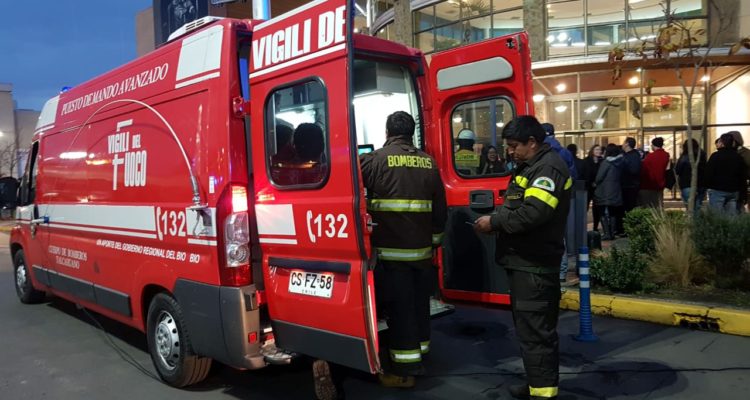 Evacuación Mallplaza Trébol de Talcahuano | Archivo | RBB