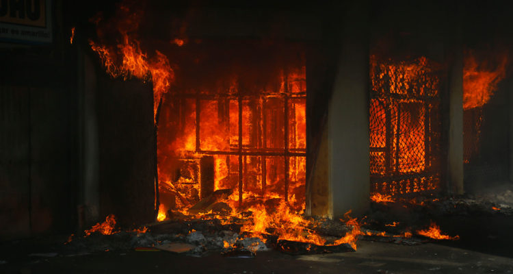 Incendio en el edificio de la Gobernación de Concepción | Sebastián Brogca | Agencia Uno