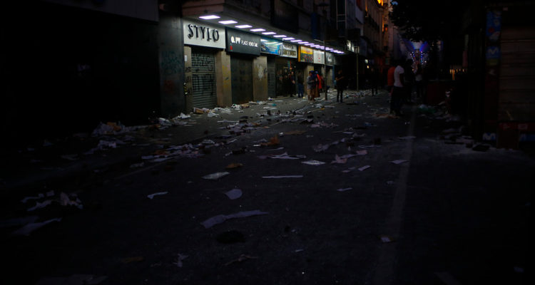 Saqueos en el Centro de Concepcion | Sebastian Brogca | Agencia Uno