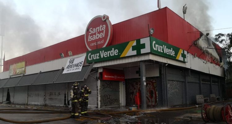 nuevo-incendio-en-un-supermercado-de-la-capital-llamas-afectaron-a-santa-isabel-de-conchal-e1573036092227-750x400.jpg