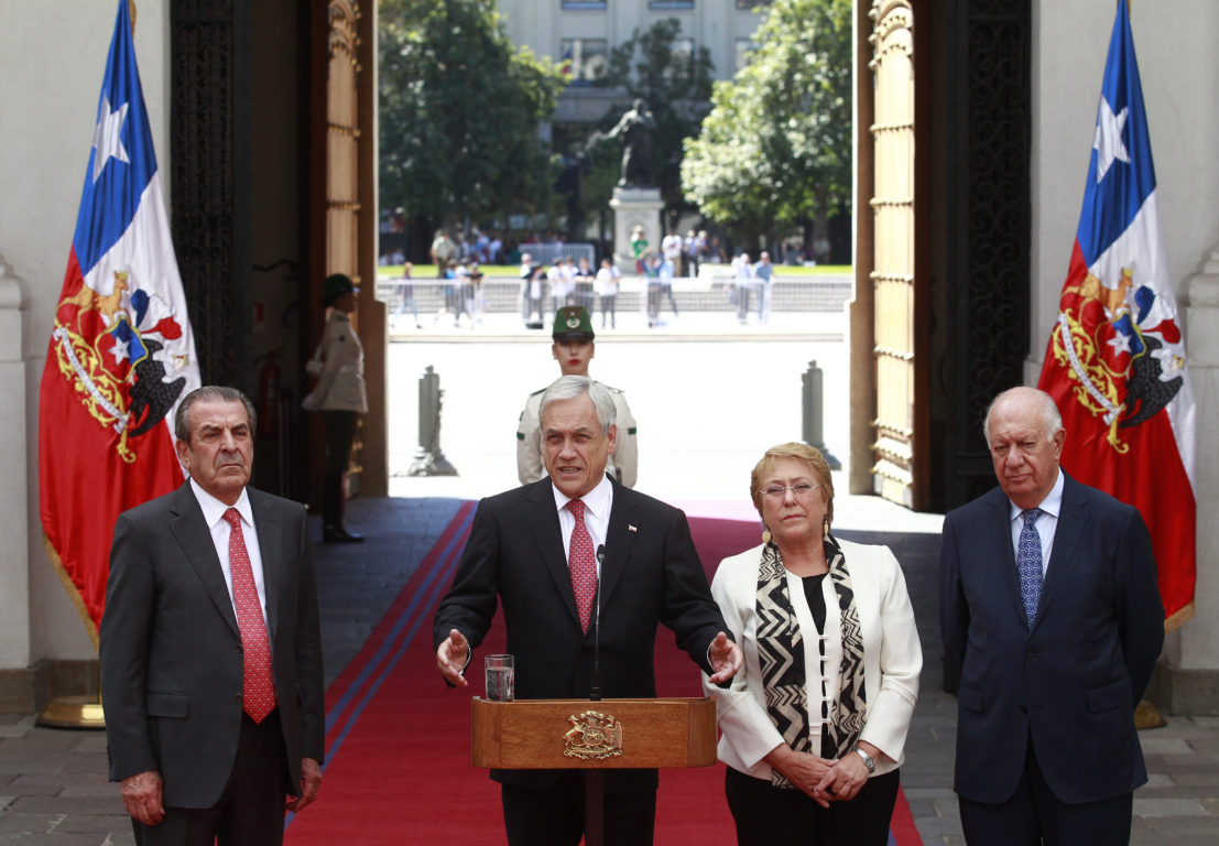 Los cuatro presidentes vivos tras el retorno a la democracia reunidos en La Moneda el 14 de marzo de 2018. Rodrigo Sáenz | Agencia UNO