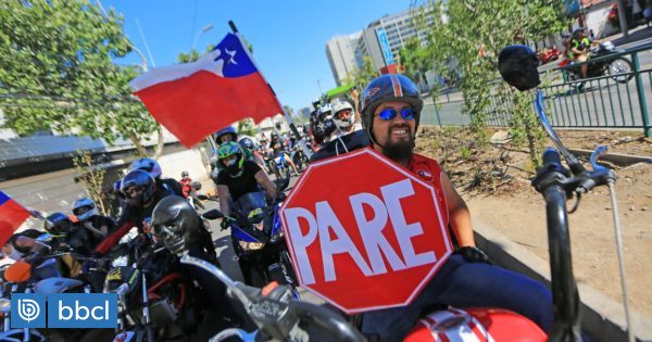 Nuevas protestas por demandas sociales se registran en distintos puntos de Santiago - BioBioChile