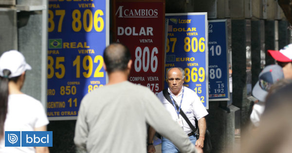 Histórico: dólar traspasó los $800 en movimientos de apertura y Bolsa de Santiago se va "a pique" - BioBioChile