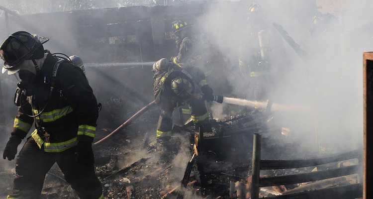 una-persona-fallecida-y-un-bombero-lesionado-deja-incendio-que-afect-a-una-vivienda-en-reaca-alto.jpg