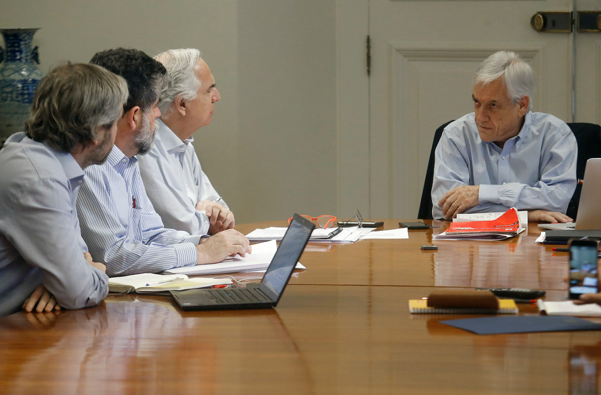 19 de Octubre de 2019 | El Presidente de la Republica, Sebastian Piñera, se reúne con los ministros en el Palacio de la Moneda tras los hechos de violencia acontecidos durante la jornada del 18 de octubre y la madrugada del 19 de octubre | Agencia UNO