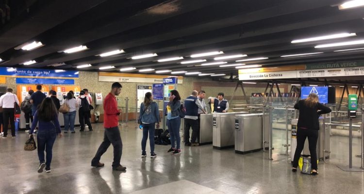 Estación Departamental | Sebastián Vásquez | RBB