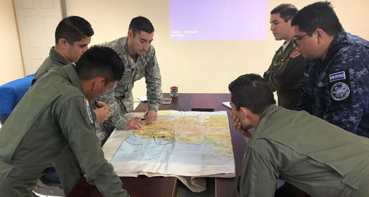 FACh asesoró a la Fuerza Aérea de El Salvador | FACh