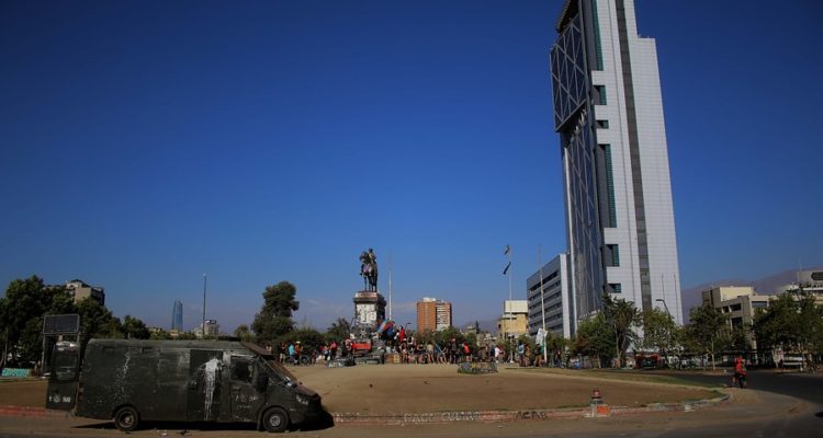 Plaza Baquedano | 	Mauricio Mendez | Agencia Uno