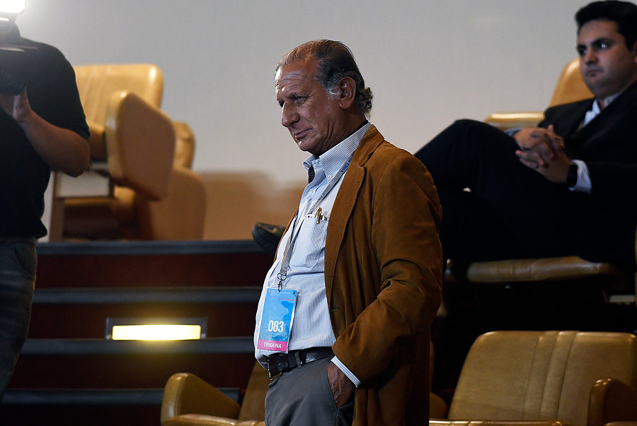 Roberto Briones, padre del ministro de Hacienda, está presente en las tribunas observando la interpelación | Pablo Ovalle | AgenciaUNO