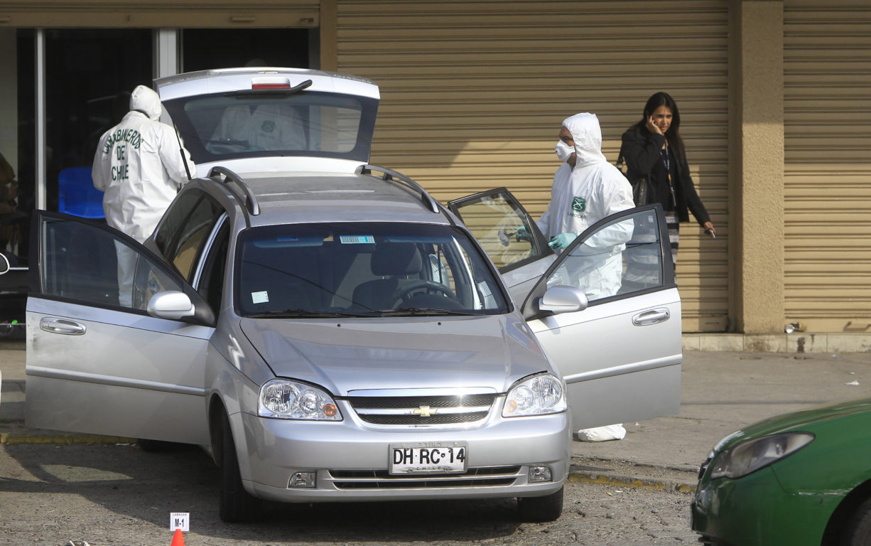 Peritajes al auto en el que llegaron los asaltantes tras el homicidio | Agencia UNO