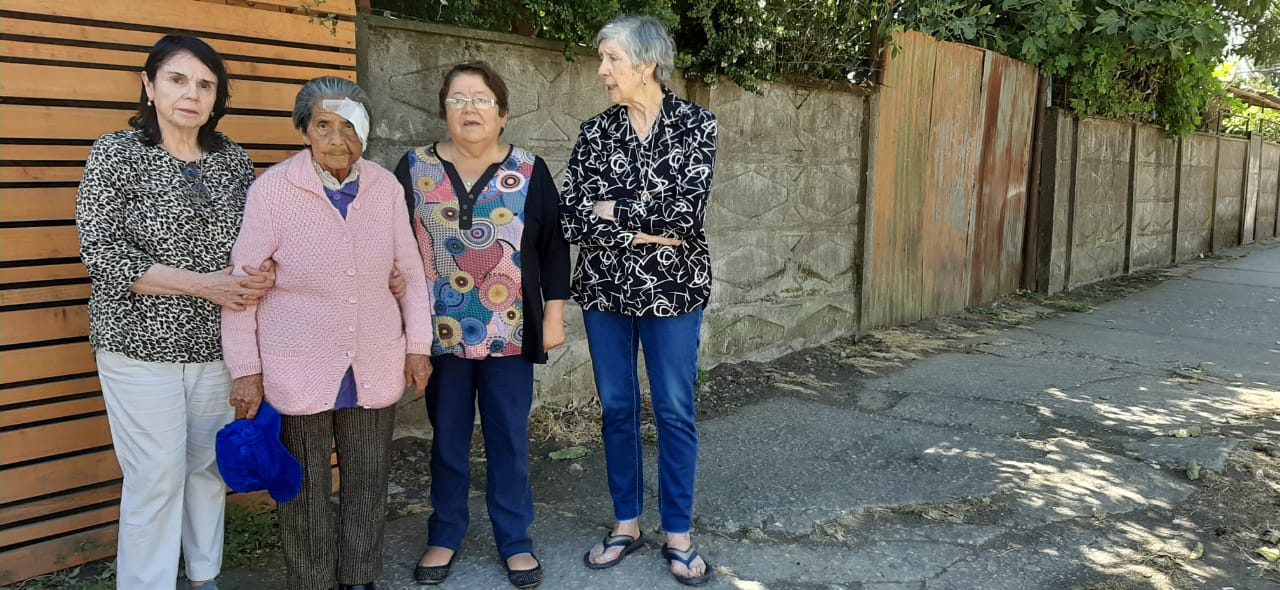 Estado de veredas y caídas de adultos mayores preocupan a vecinos de Lorenzo Arenas en Concepción