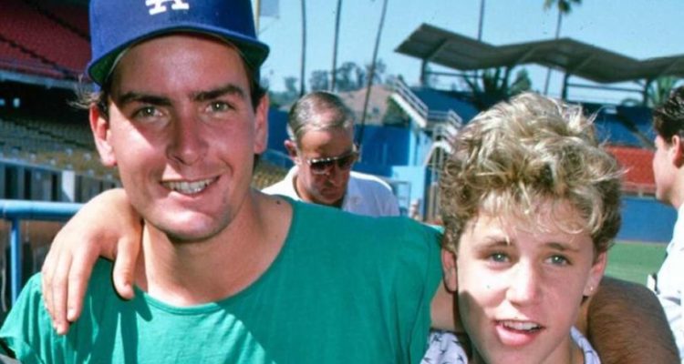 Charlie Sheen y Corey Haim 