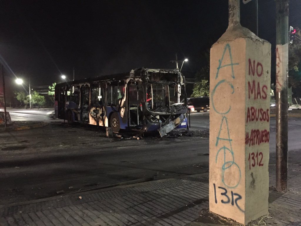 Bus quemado en San Joaquín | Jaime Sepúlveda (RBB) 