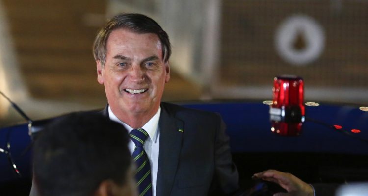 Bolsonaro minimiza el coronavirus y plantea que se le está "potenciando ...