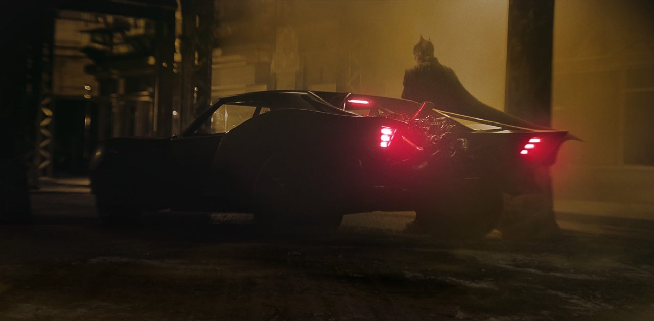 Robert Pattinson y el Batimóvil en "The Batman"