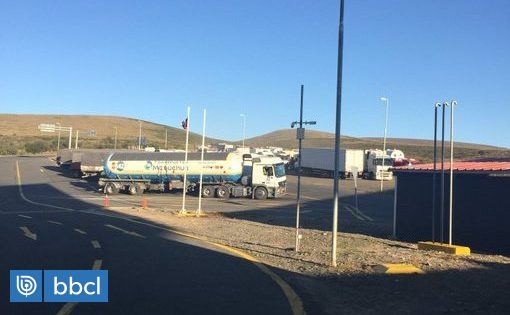 Sólo camiones de carga podrán transitar entre Argentina y Chile en ...