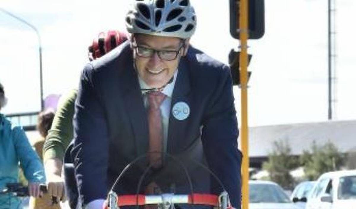 Soy Un Idiota Ministro De Salud Dimite Por Salir En Bicicleta Durante Cuarentena En Nueva Zelanda Internacional Biobiochile