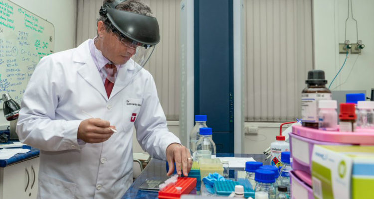 Científicos de la UTalca y UAutónoma descubren nuevo método de diagnóstico de Covid-19