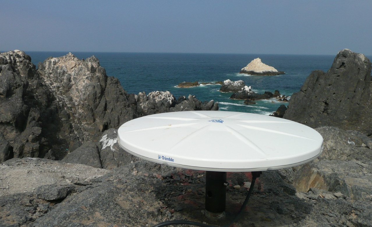Instrumental para captar movimientos terrestres desde sistemas satelitales