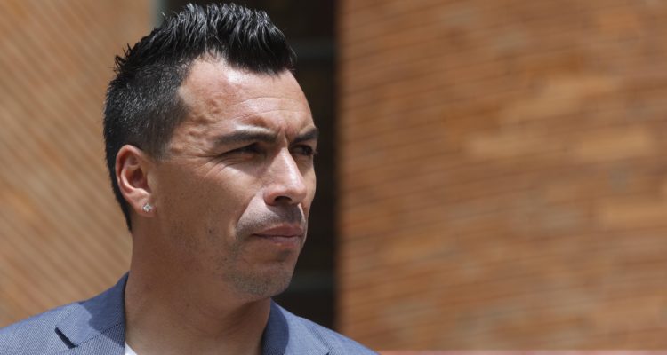 Paredes entregó cajas a vecinos en Cerro Navia: