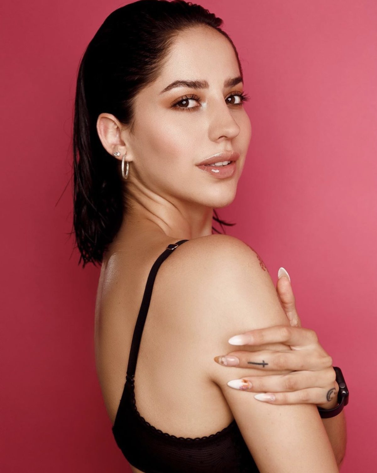 Wet look el secreto para que tu cabello parezca mojado y como recién salido de la piscina Wet look el secreto para que tu cabello parezca mojado y como recién salido de la piscina