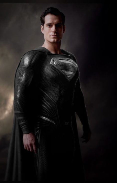 Superman con traje negro, compartido por Zack Snyder