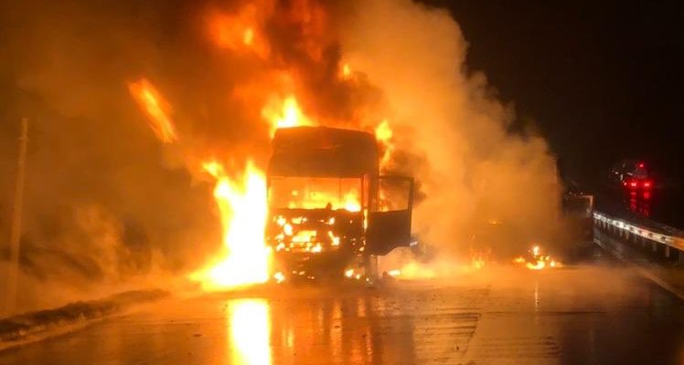 Twitter | @loscolonosfm