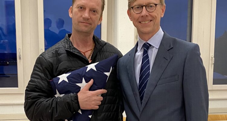 Michael White (Izq.) | Departamento de Estado |  Agence France-Presse