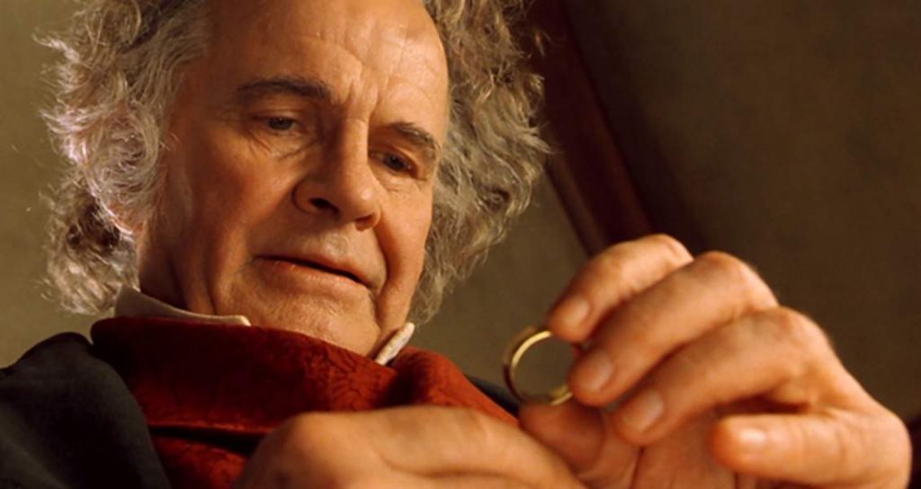 Ian Holm como Bilbo Bolsón