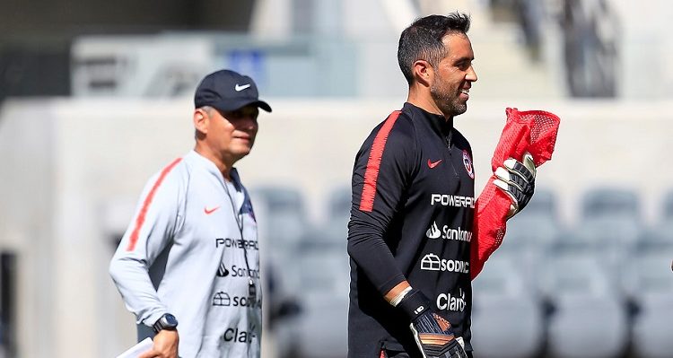 Reinaldo Rueda pone sus fichas en Claudio Bravo: