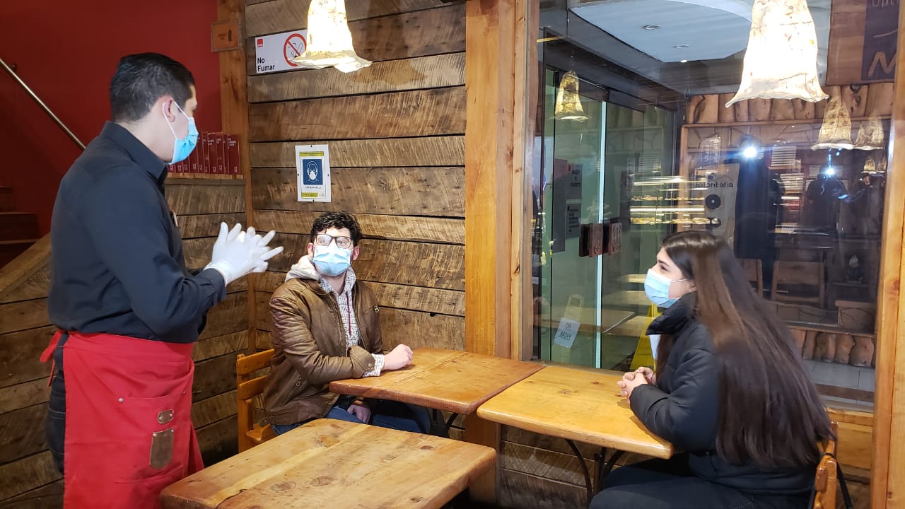 Cafés y restaurantes de Temuco abren con 25 de capacidad tras inicio