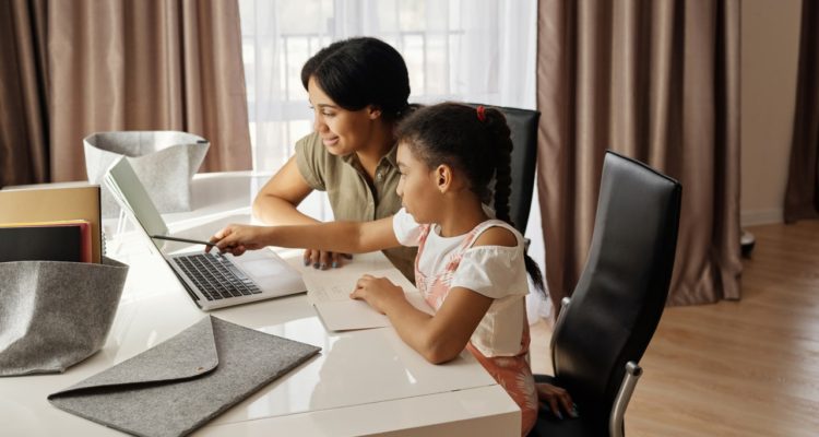 6 consejos para padres que enseñan a sus hijos en el hogar en tiempos ...