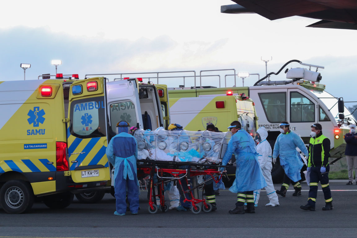 Entre mayo y junio, varios pacientes debieron ser trasladados desde Santiago al Hospital de Concepción | Agencia UNO