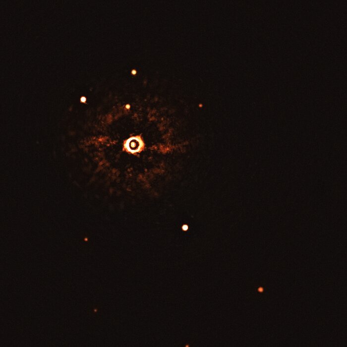Primera imagen de un sistema planetario múltiple alrededor de una estrella de tipo solar | ESO