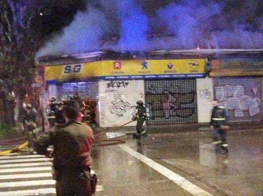 incendio-destruye-seis-locales-comerciales-en-vina-del-mar-2-536x400.jpeg